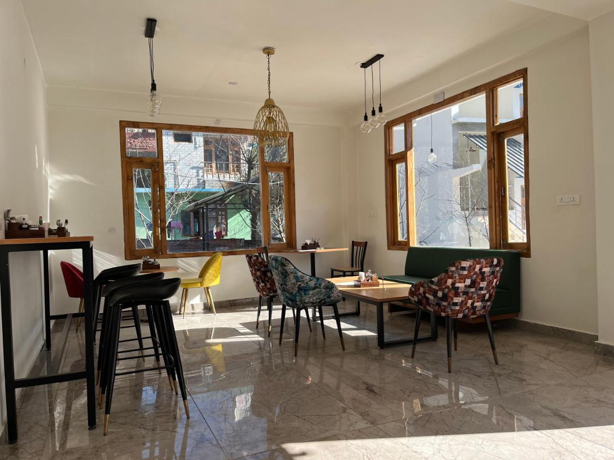 Hotel Adinova Kasol Buitenkant foto