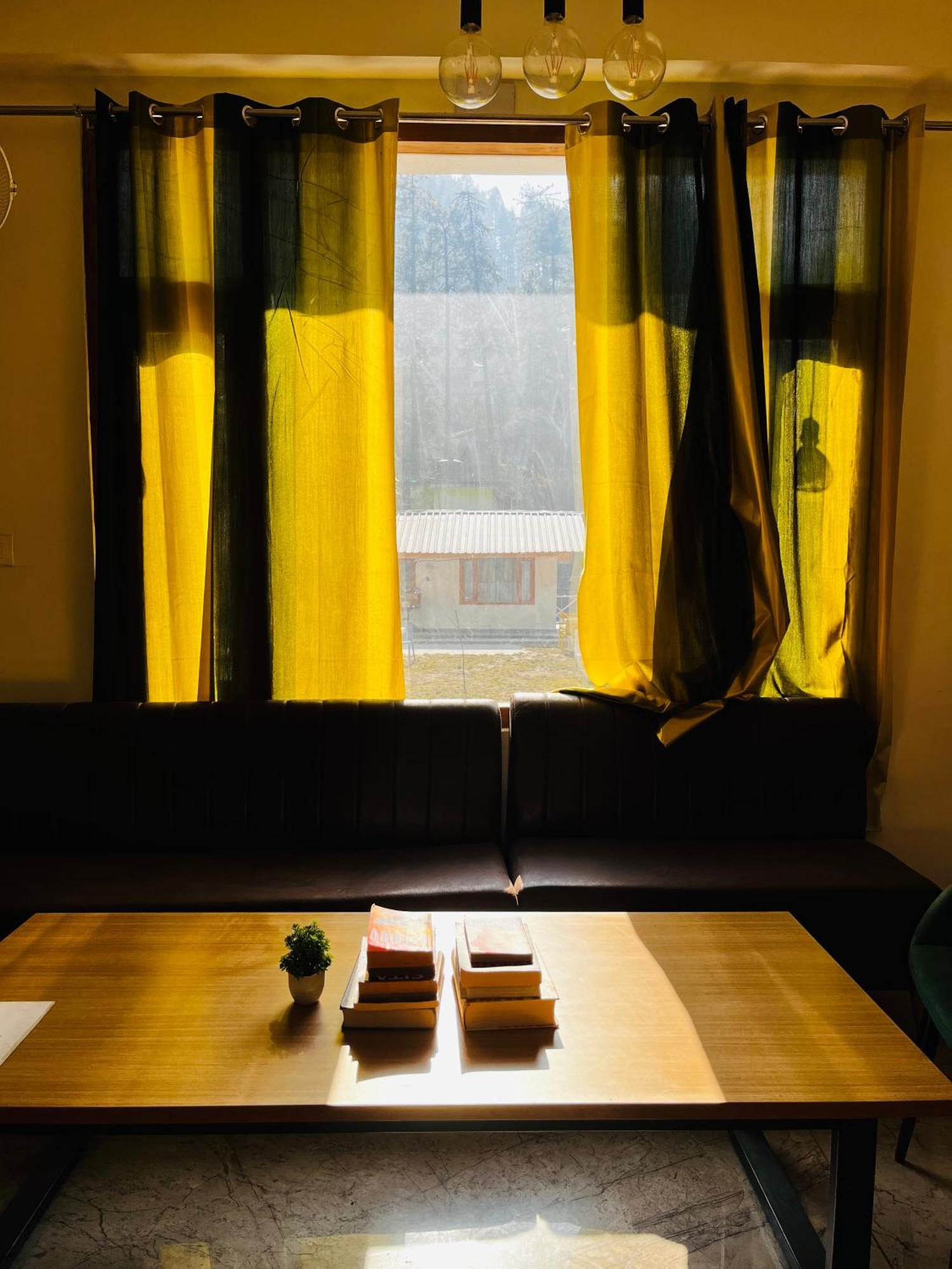 Hotel Adinova Kasol Buitenkant foto