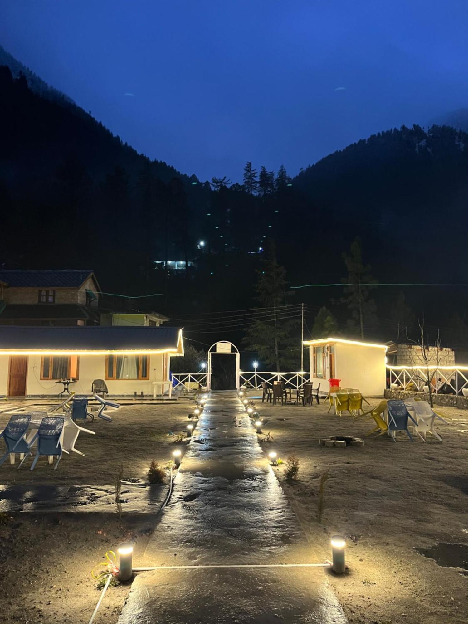 Hotel Adinova Kasol Buitenkant foto