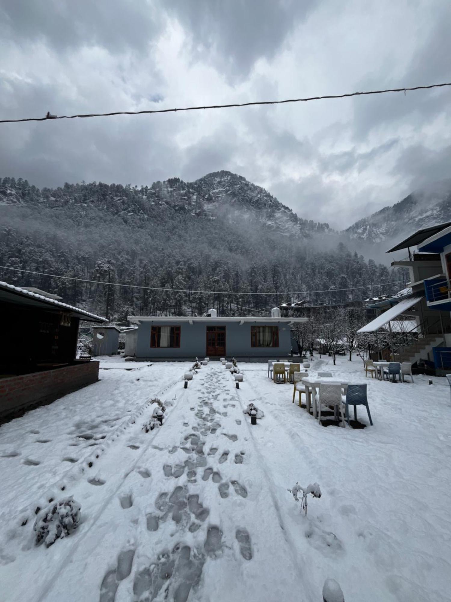 Hotel Adinova Kasol Buitenkant foto