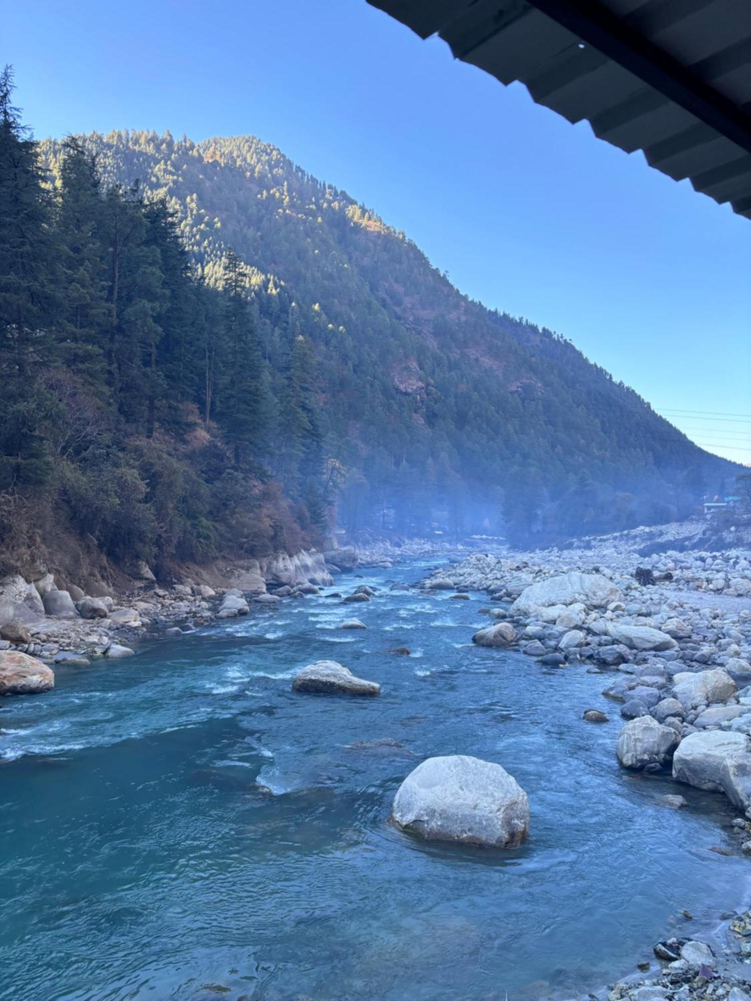 Hotel Adinova Kasol Buitenkant foto